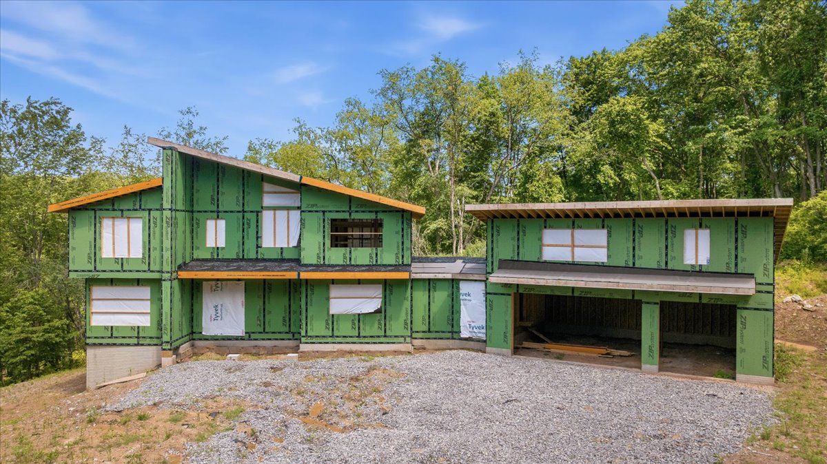 2323 Mcdevitt Road — photo