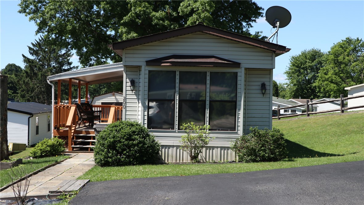 200 Forest Dr — photo