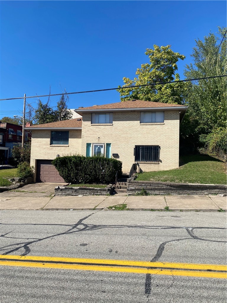 2525 Webster Ave — photo
