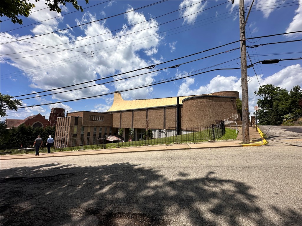 2021 S Braddock Ave — photo