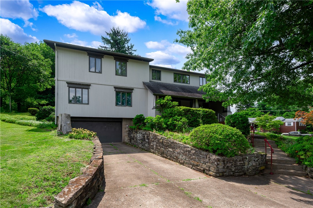 221 Sunset Dr. — photo