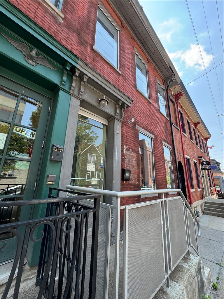 209 S Craig St — photo