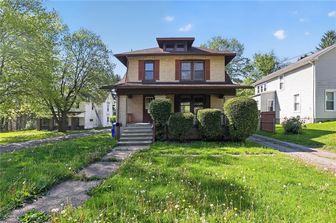 122 W Main St — photo