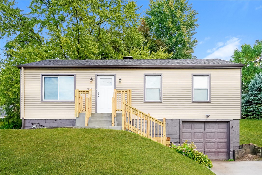 219 Maple Dr — photo