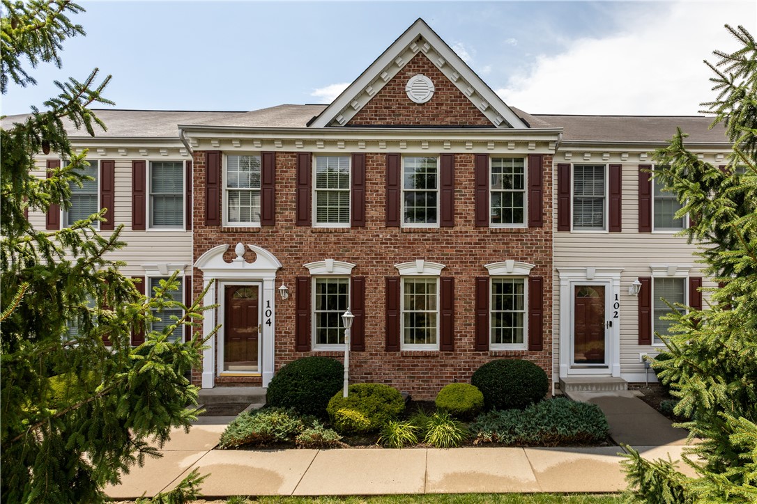 104 Castle View Dr — photo