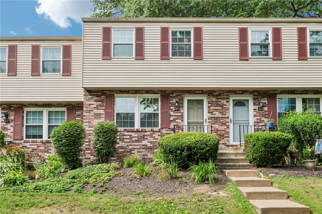 321 Laporte Ct — photo