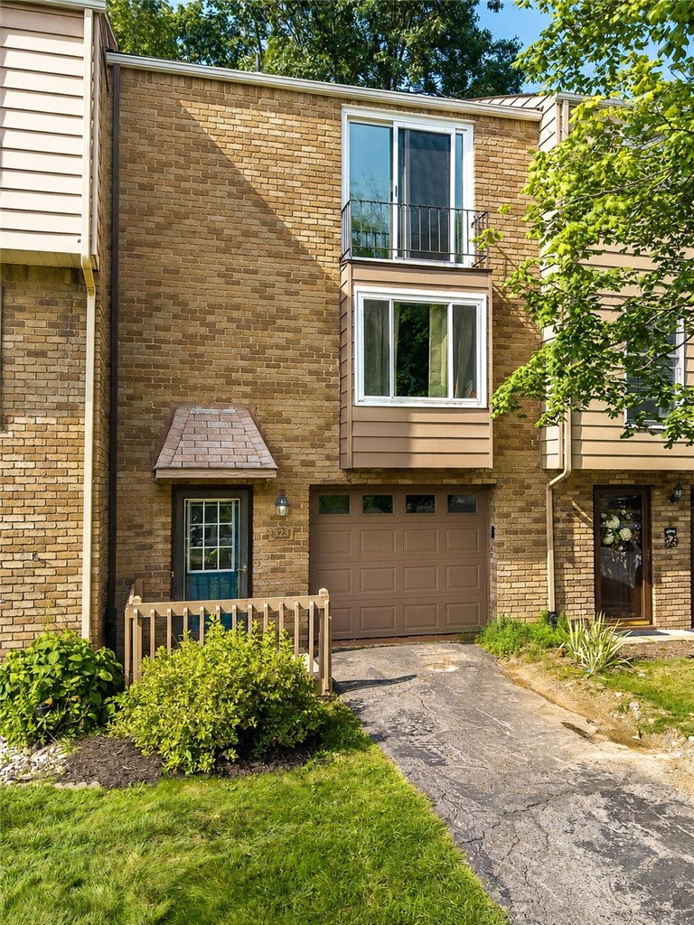 323 Joan Of Arc Ct — photo
