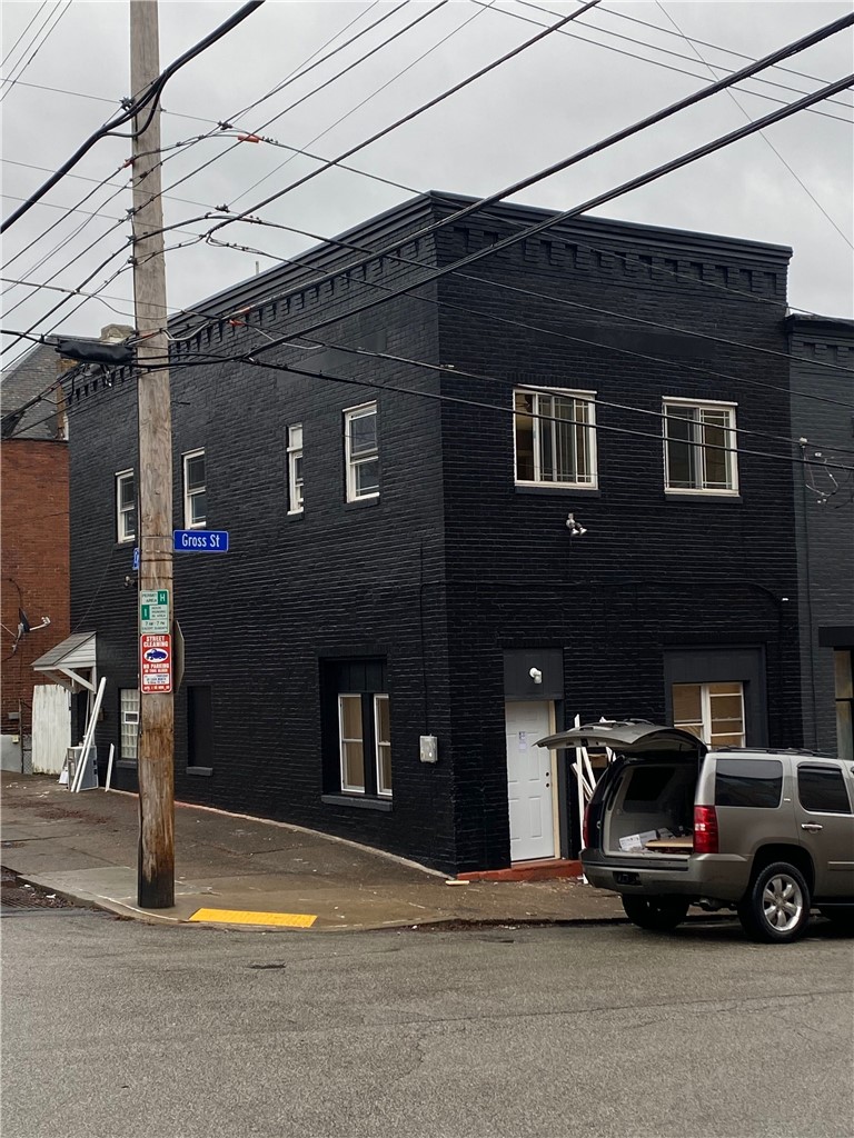 601 Gross St — photo