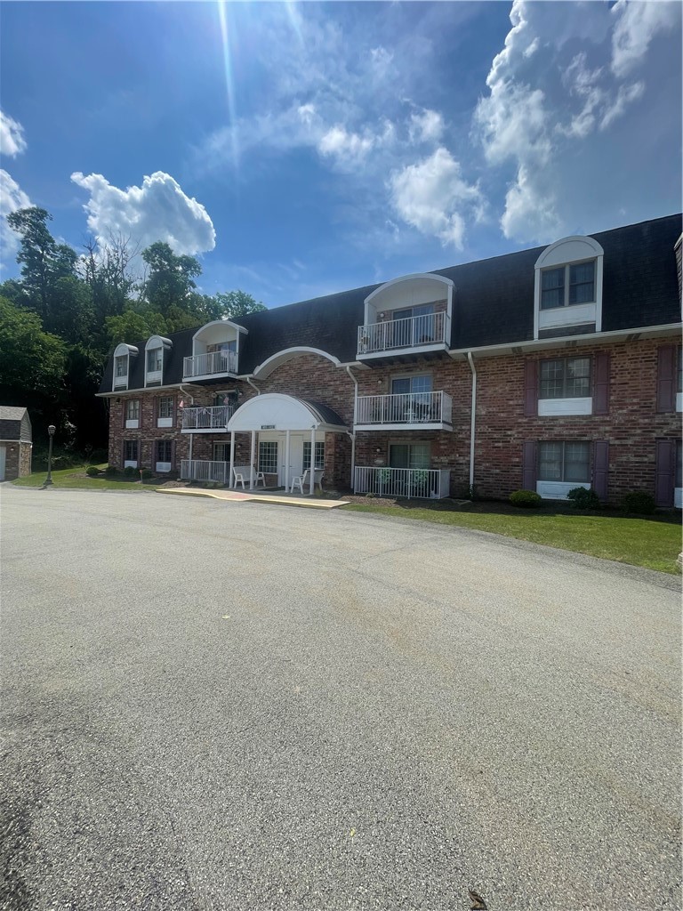 412 Clubhouse Dr — photo