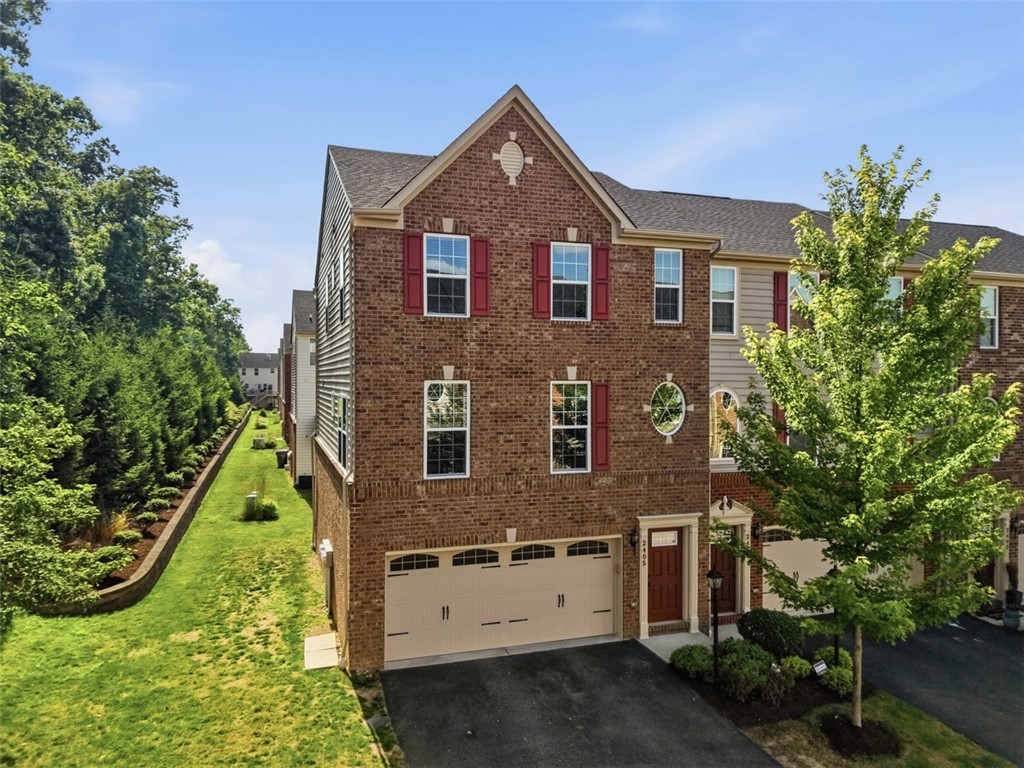 2405 Pointe View Dr — photo