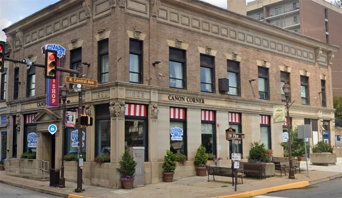 12 W Main St — photo