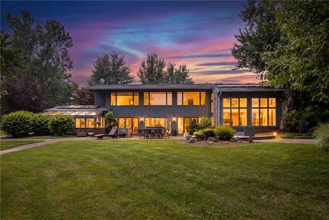 26 Lois Ln — photo