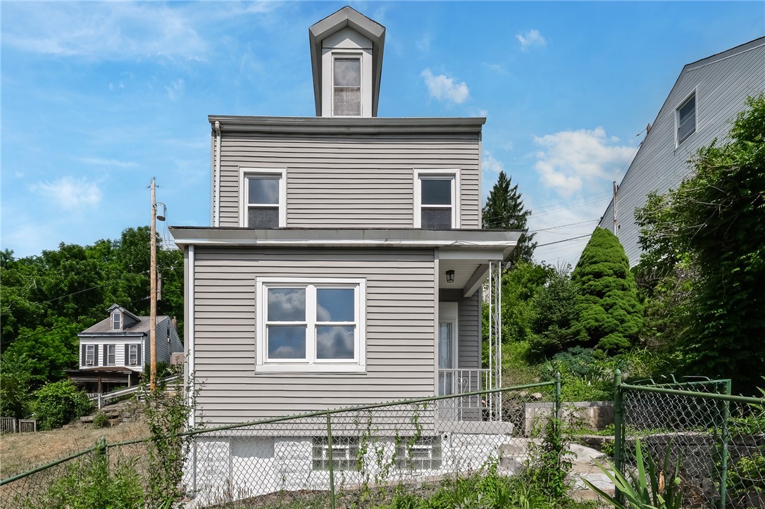 910 Obrien St — photo