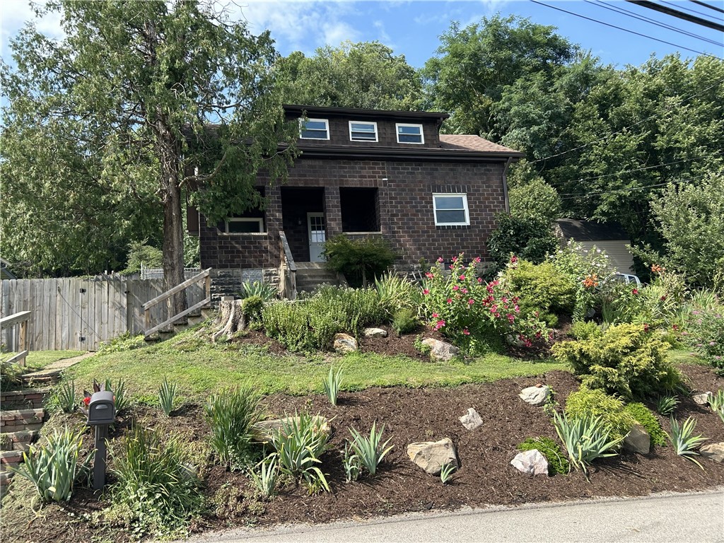 200 Davis Avenue — photo