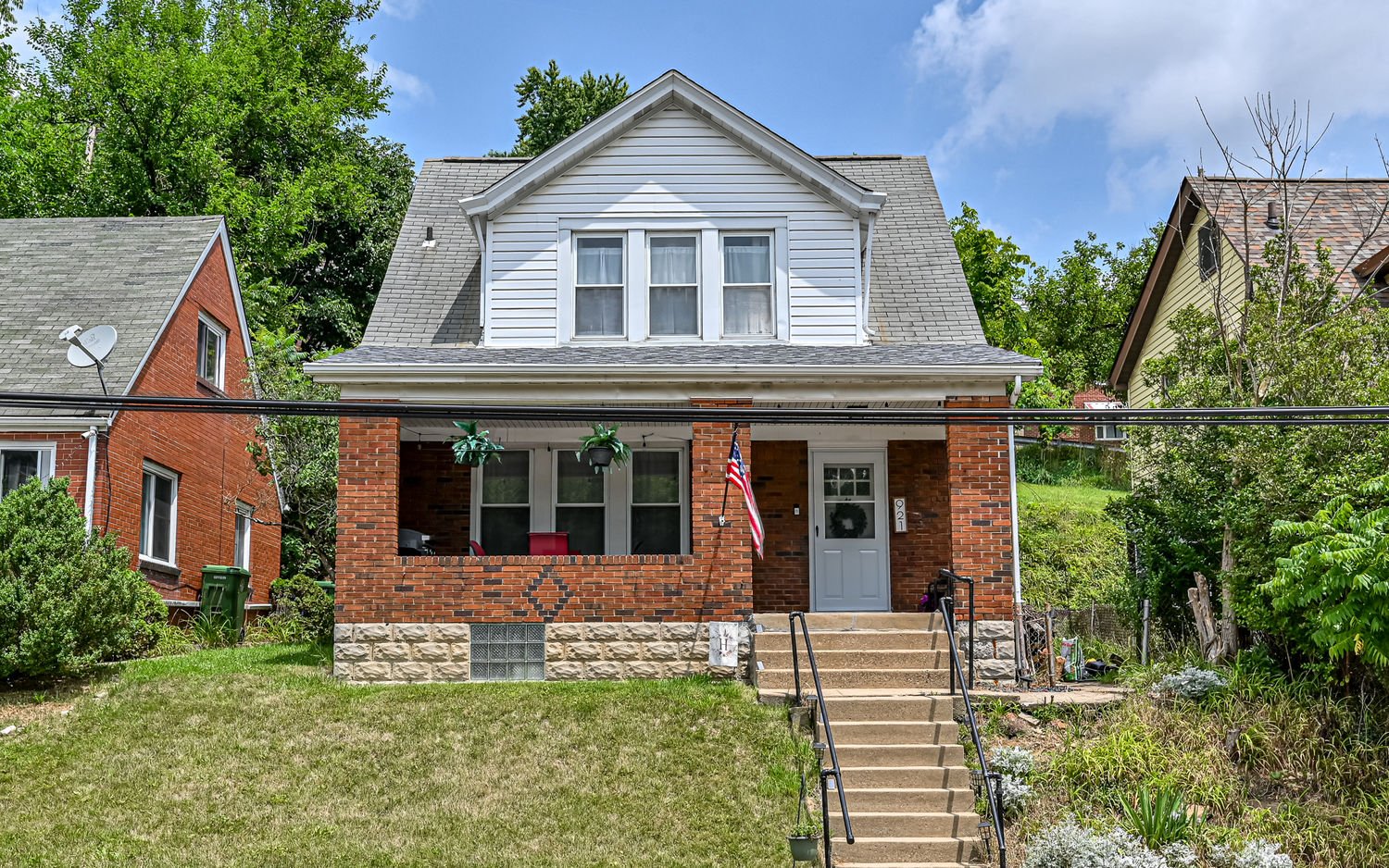 921 Baldwin Street — photo