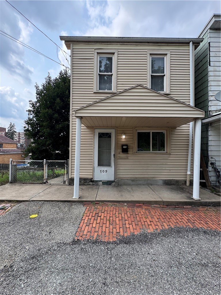 709 Fairview Ave — photo