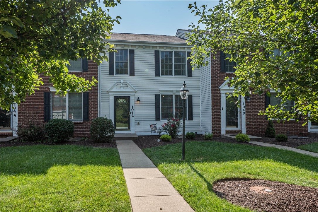 1042 Bayberry Dr — photo