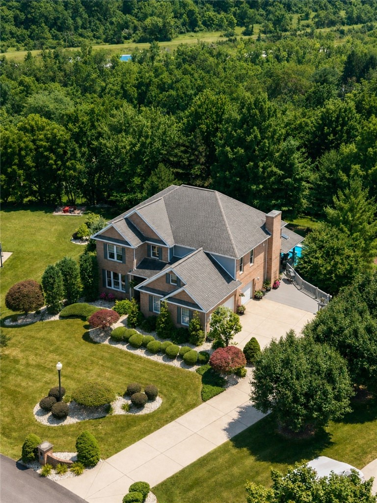 32 Hawthorne Ln — photo