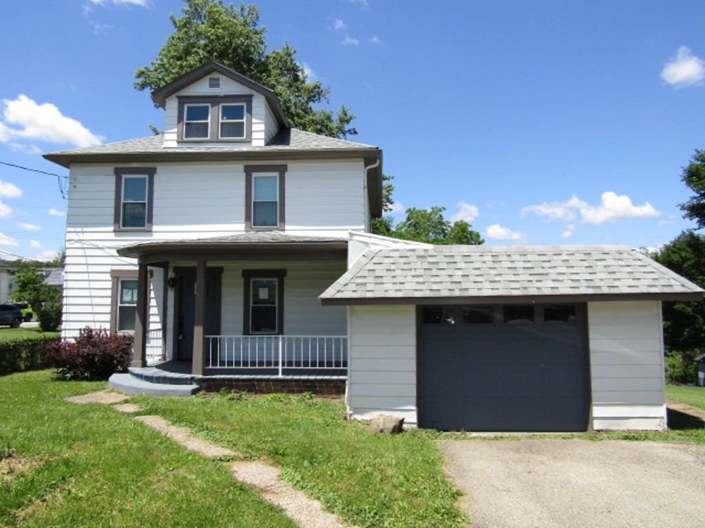913 Locust Ave — photo