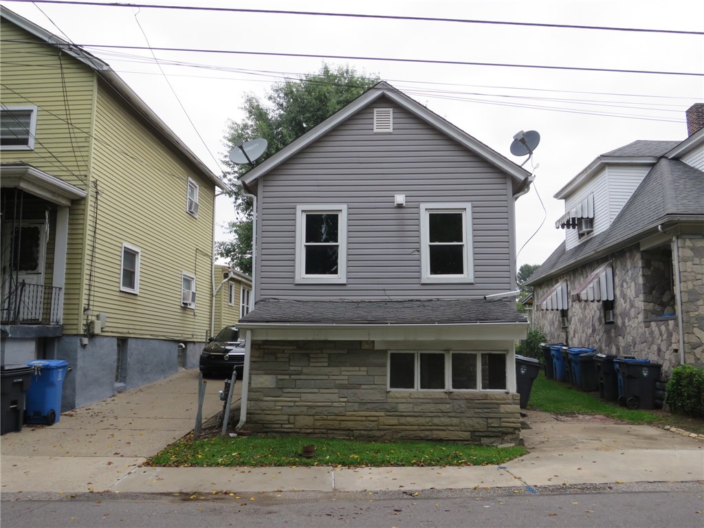220 Finley Ave — photo