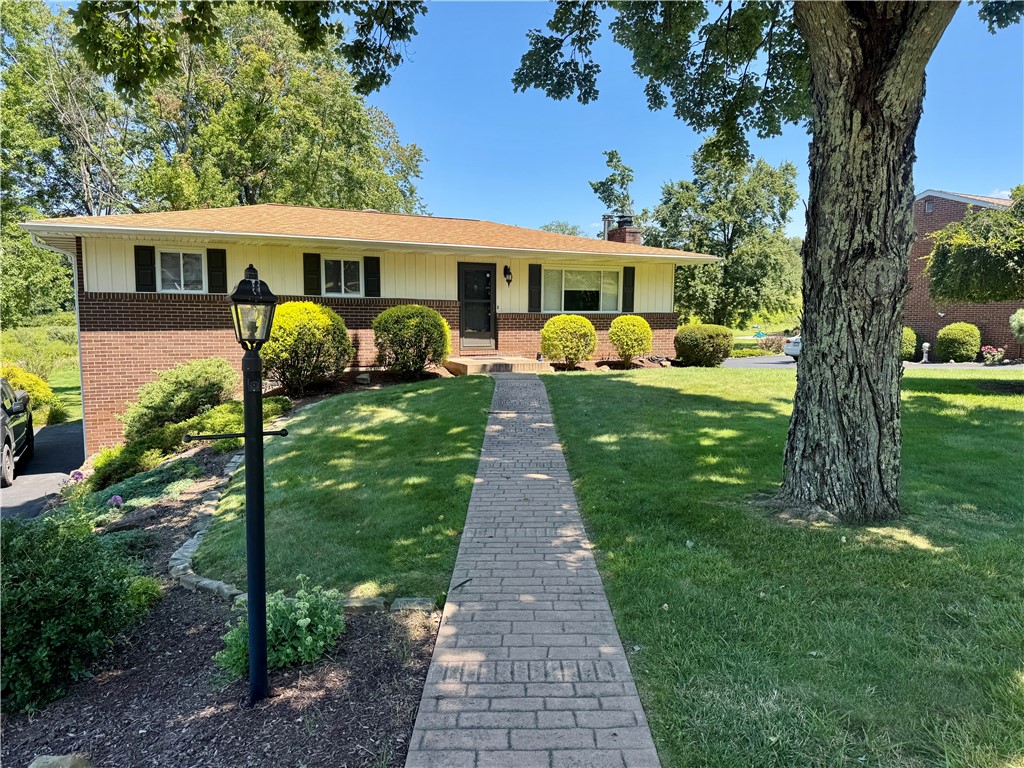 135 Hampton Ct — photo