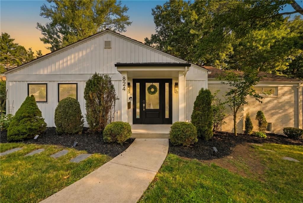824 Foxland Drive — photo