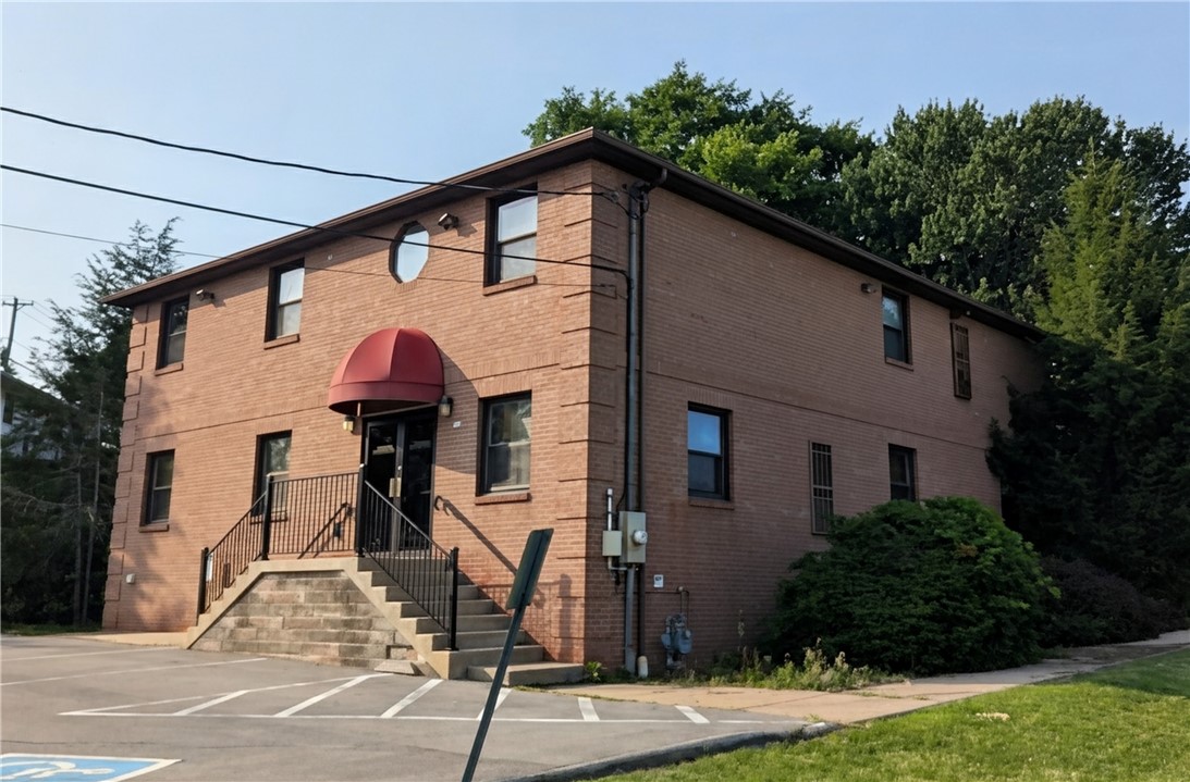 216 Pleasant Dr — photo