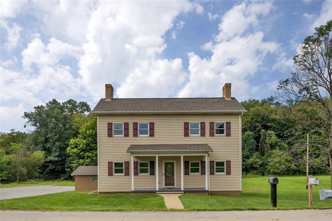 690 Lakeview Drive — photo