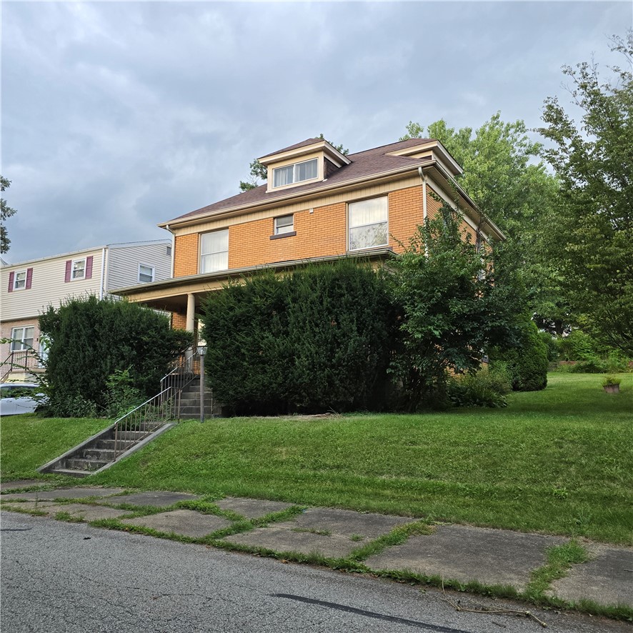 222 Lawrence Ave — photo