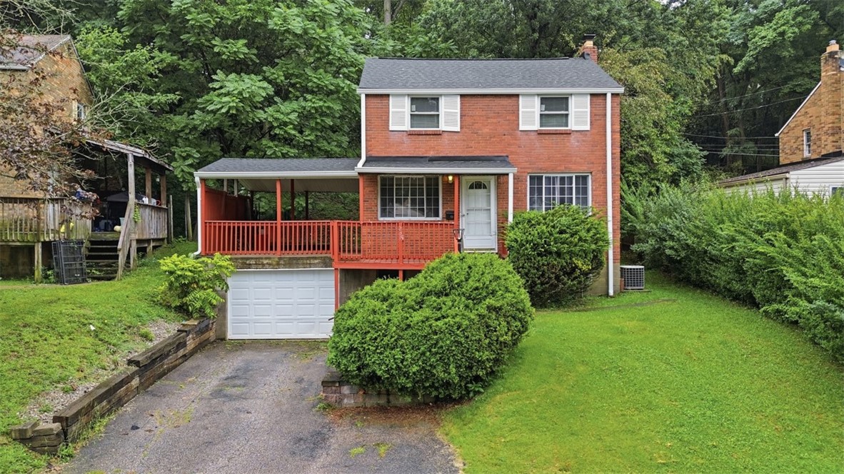 233 Macfarlane Dr — photo