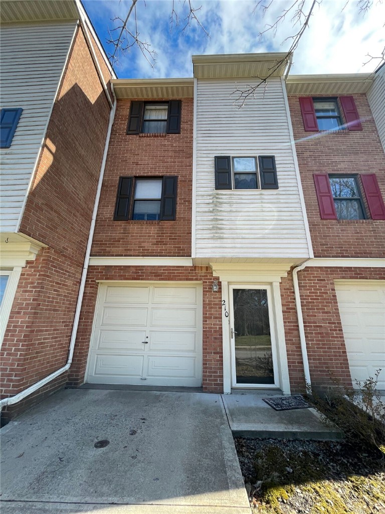 210 Woodhaven Dr — photo