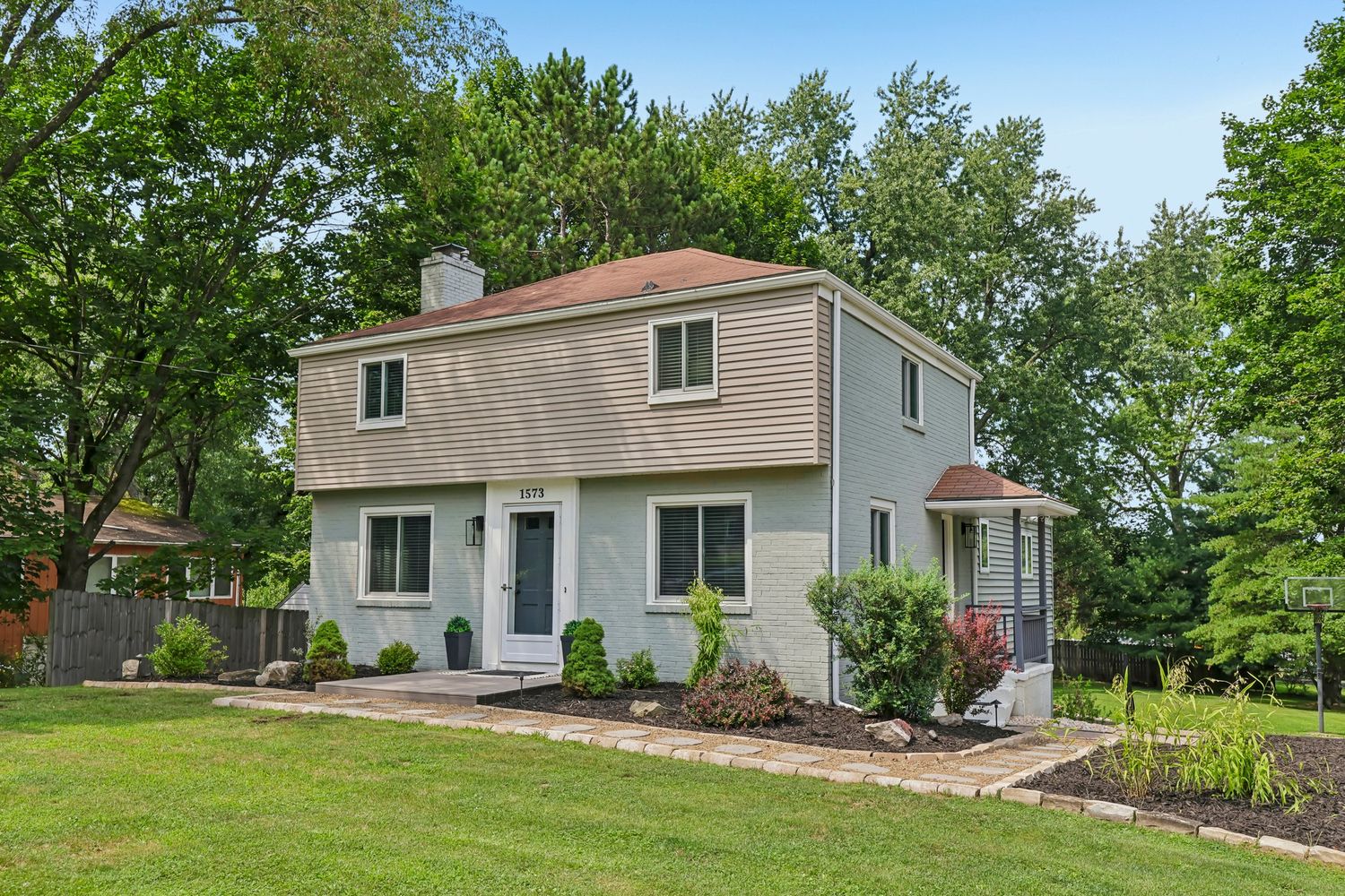 1573 Crestview Drive — photo