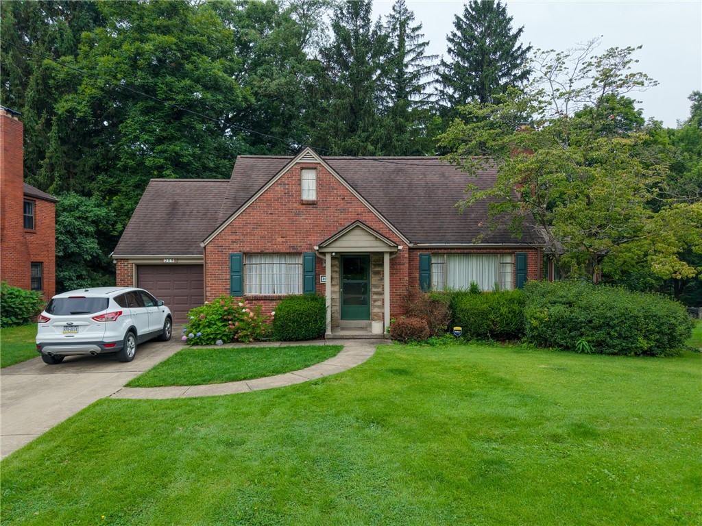 209 Glenview Drive — photo