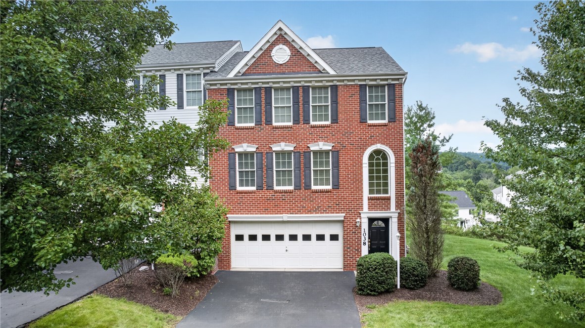1038 Woodlawn Dr — photo