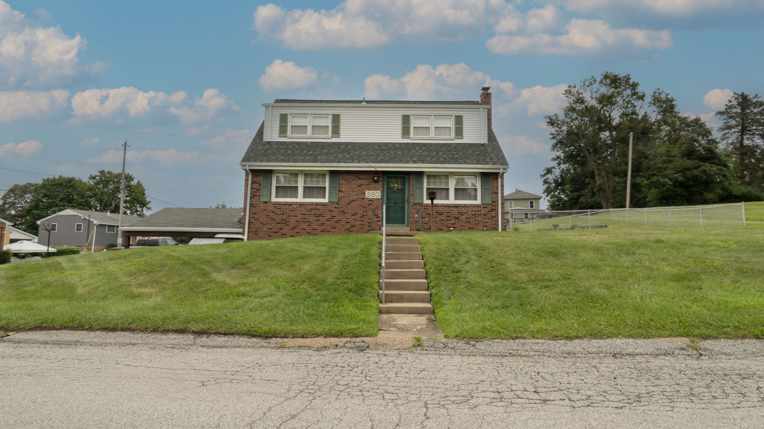 880 E Hill Drive — photo