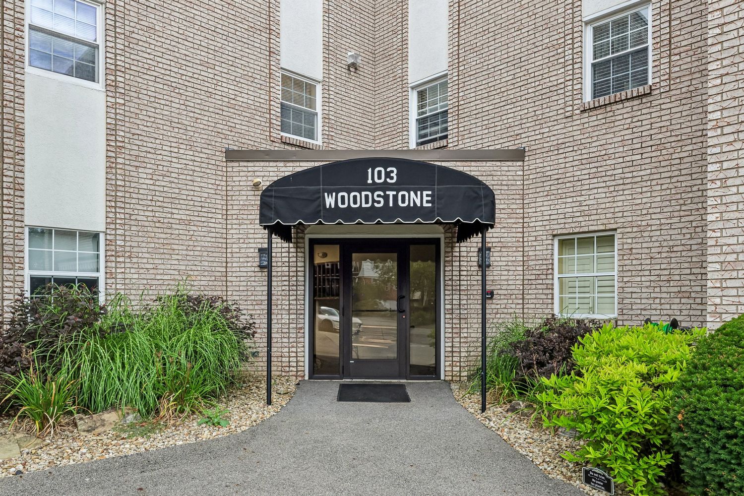 103 Woodstone Lane 33 — photo
