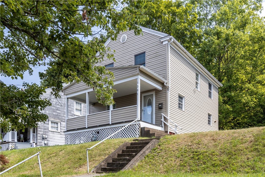 1301 Wade St — photo