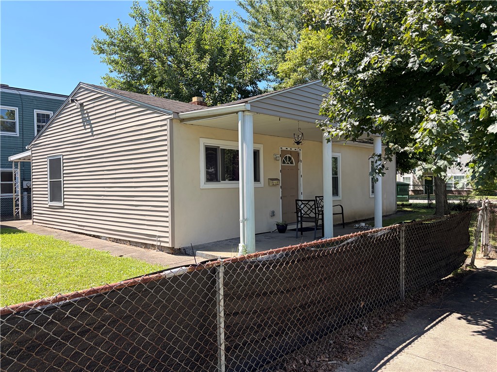 216 Halcomb Ave — photo