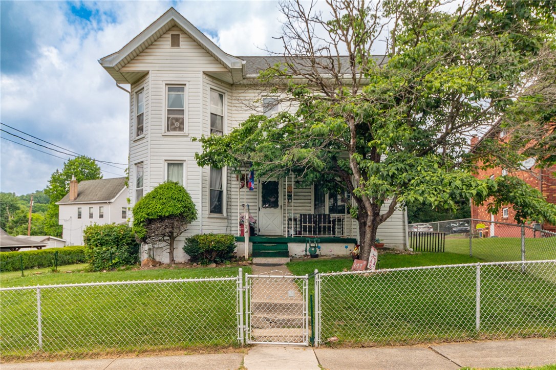 641 W Newton St — photo