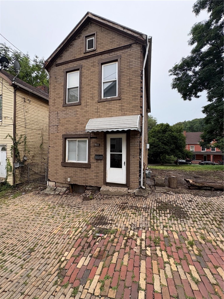 907 Walnut Street — photo