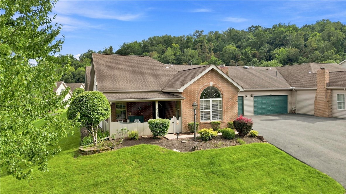 1492 Greenbriar Drive — photo