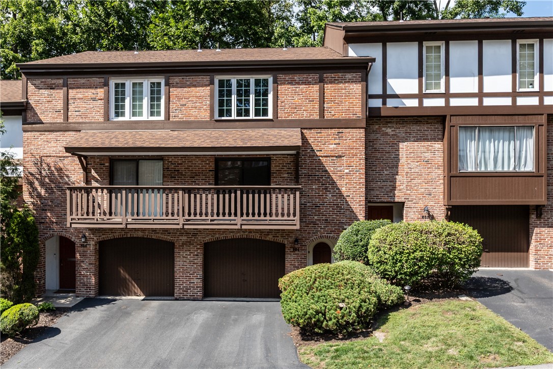 604 Maplewood Ct — photo