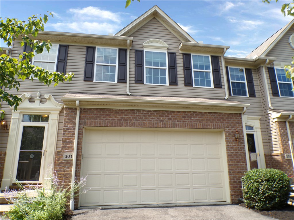 301 Maple Ridge Dr — photo