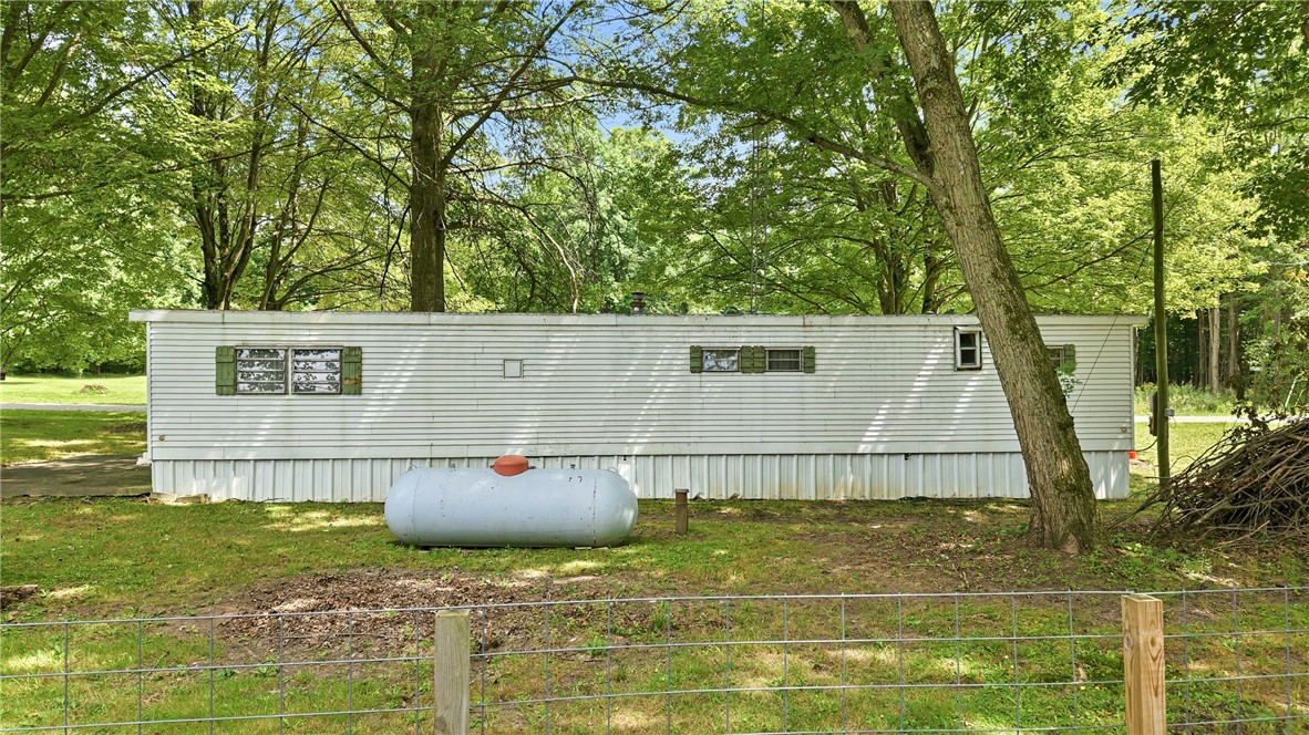 8937 Delaware Ln — photo