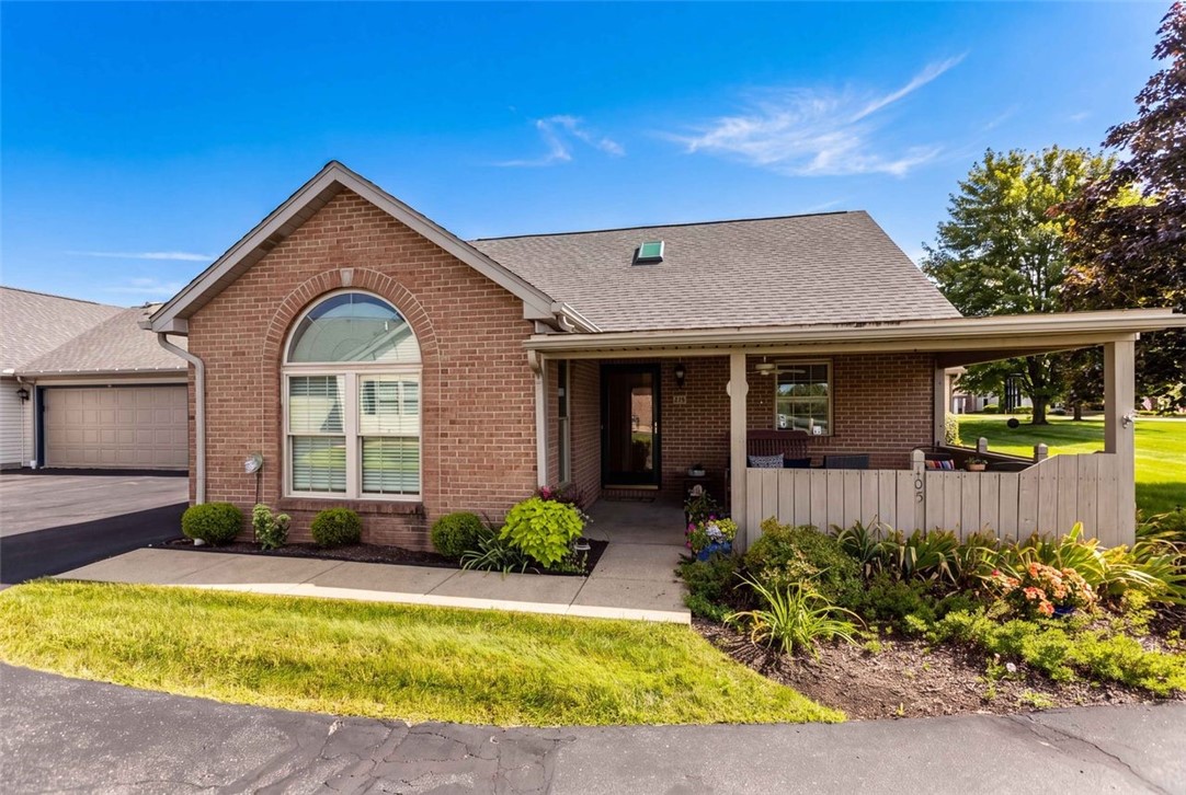 105 Carriage Dr — photo