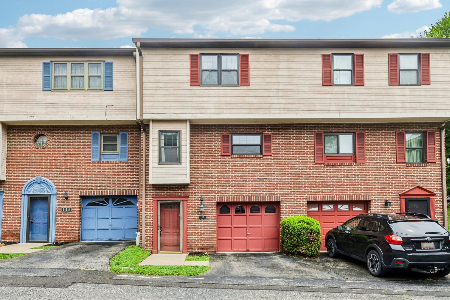 112 Longfellow Court — photo