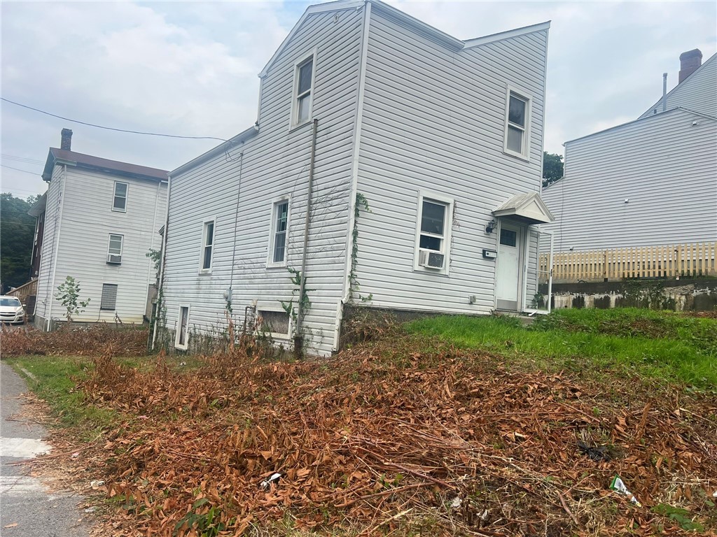 2722 Mcdowell St — photo