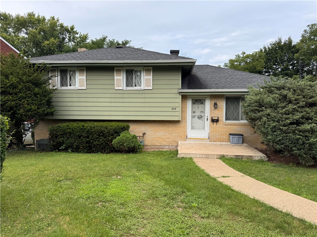 905 Maplewood Dr — photo