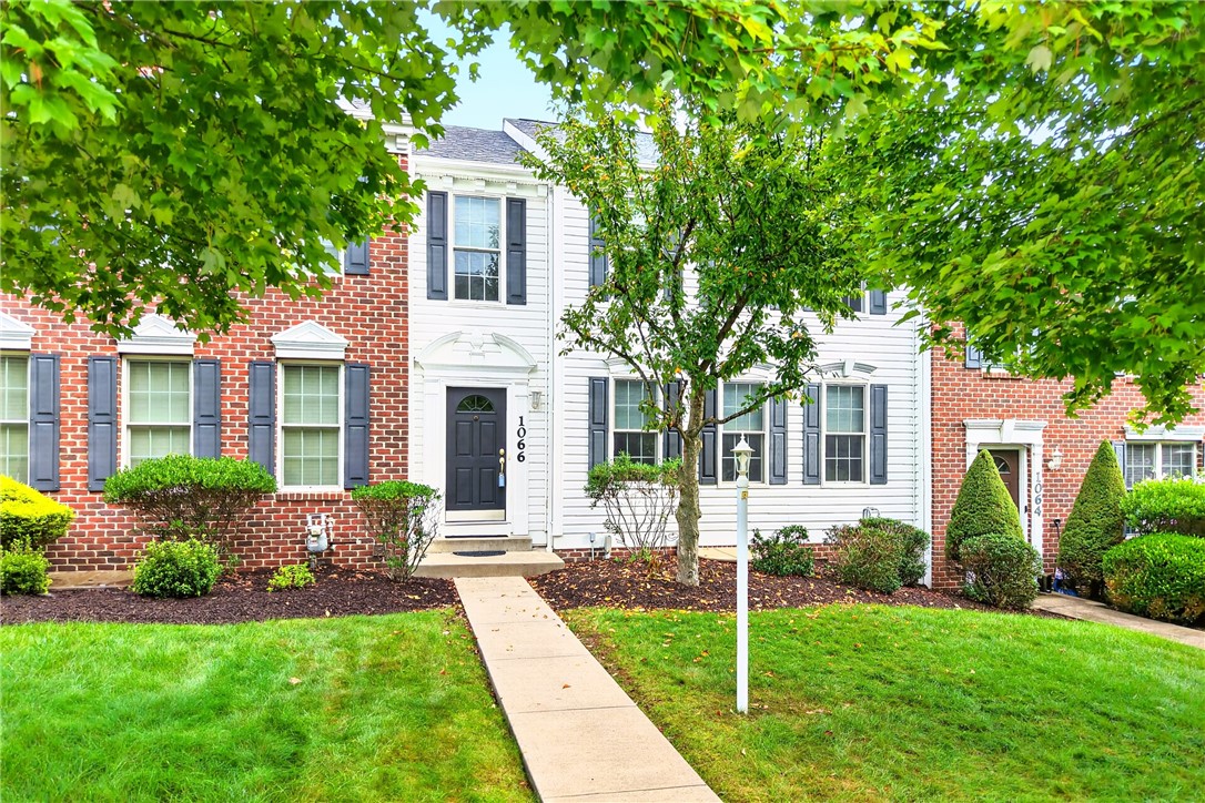 1066 Woodlawn Dr — photo