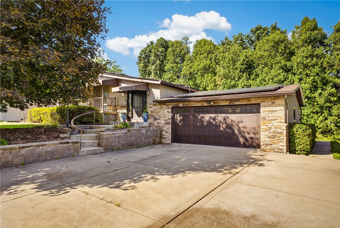 19 Ellen Dr — photo